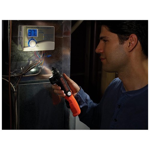 Atornillador eléctrico sin cable, batería litio 3.6V, cabezal pivotante, linterna, BLACK + DECKER BDCSFL20C.