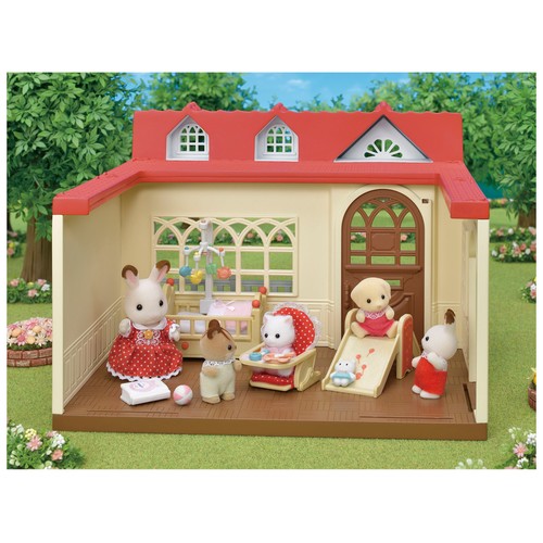 Playset La dulce casita de las frambuesas con 1 figura y accesorio incluido, SYLVANIAN FAMILIES.