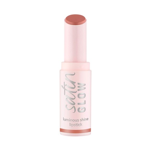 ESSENCE Satin glow tono 01 Whole latte love, nude calido Barra de labios cremosa, acabado luminoso.