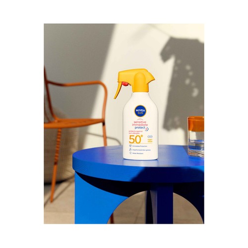 NIVEA Sun sensitive protección inmediata + Spray solar resistente al agua, sin perfume y con FPS 50+ (muy alto) 250 ml.