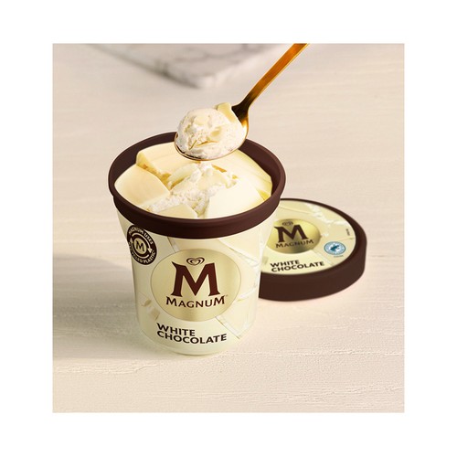 MAGNUM Tarrina de helado de vainilla con láminas crujientes de chocolate blanco MAGNUM 440 ml.