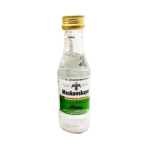 MOSKOVSKAYA Vodka blanco de triple destilación botella de 5 cl.