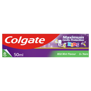 COLGATE Pasta de dientes infantil para niños de + de 3 años, con flúor, calcio y sabor menta suave COLGATE Maximun protection caries kids 50 ml.