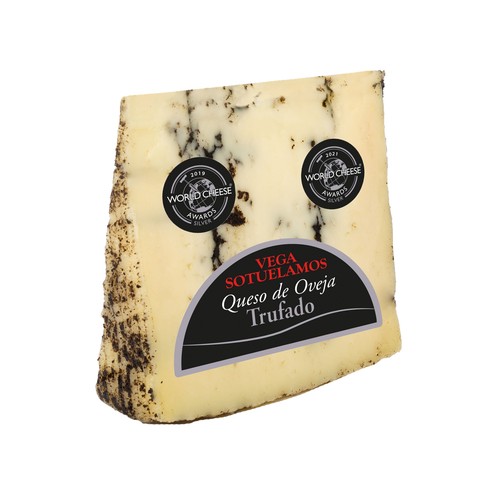 VEGA  SOTUELAMOS Cuña de queso de oveja con trufa, cuña.