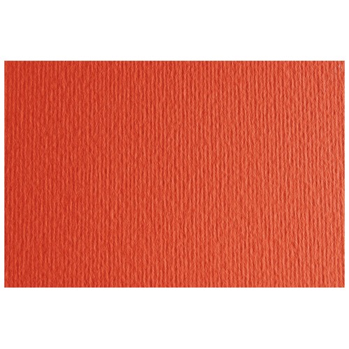 Cartulina con 2 texturas, una lisa y otra rugosa, color sólido naranja intenso, tamaño 50x70cm, SADIPAL.