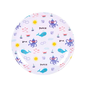 Plato llano estampado fabricado en melamina, 25 cm, Happy TABERSEO.