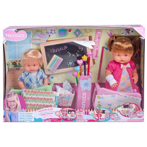 Muñecos Hermanitos al cole con pizarra, tizas y mas accesorios, NENUCO.