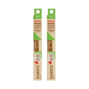 PRODUCTO ALCAMPO Cepillo de dientes con mango de bambú natural y cabezal con filamentos suaves.