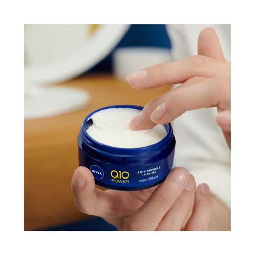 NIVEA Crema antiarrugas de noche con acción regeneradora, para todo tipo de pieles NIVEA Q10 Power 50 ml.