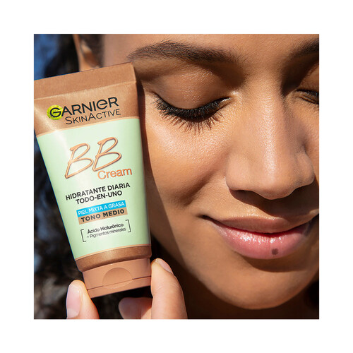 GARNIER Crema correctora y anti-imperfecciones para pieles mixtas a grasas, tono medio y SPF 20 GARNIER Skin active BB Cream 40 ml.