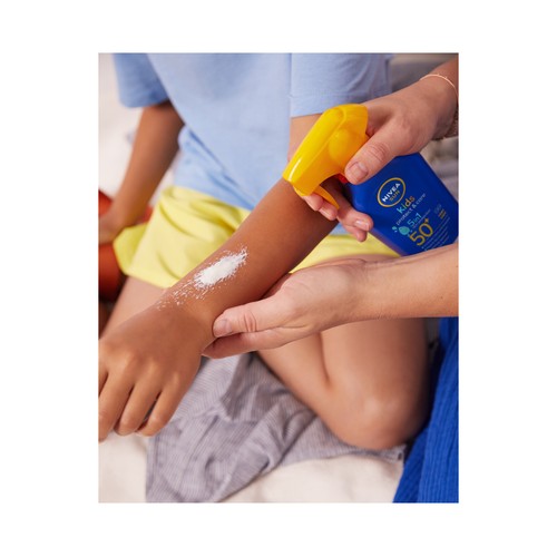 NIVEA Sun kids Spray solar hidratante, especial niños, con factor de protección 50+ (muy alto) protege & cuida 270 ml.