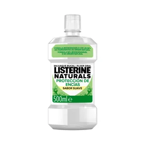 LISTERINE Naturals Enjuague bucal con sabor suave a menta que ayuda a proteger las encías 500 ml.