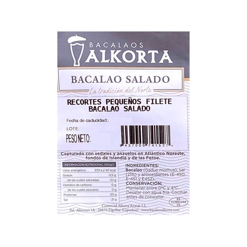 Bacalao salado cortado en tacos.