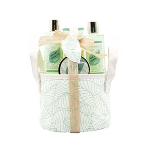 BECASAN NATURE Cesta de tela con productos para el cuidado y la higiene corporal.