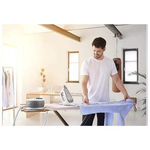 Centro de planchado BRAUN CareStyle Compact IS2132WH, suela FreeGlide 3D, presión de 5,5 bar.