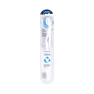 SENSODYNE Cepillo de dientes con cabezal pequeño y filamentos suaves, para personas con sensibilidad dental SENSODYNE Acción completa.