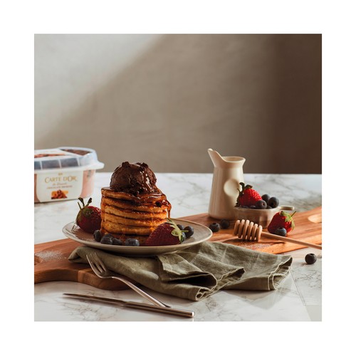 CARTE D'OR Les desserts de frigo tarrina de helado de chocolate con trocitos de brownie y salsa de chocolate 900 ml.