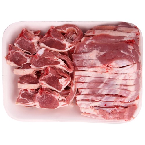 Cuarto de cordero recental hecho chuletas
