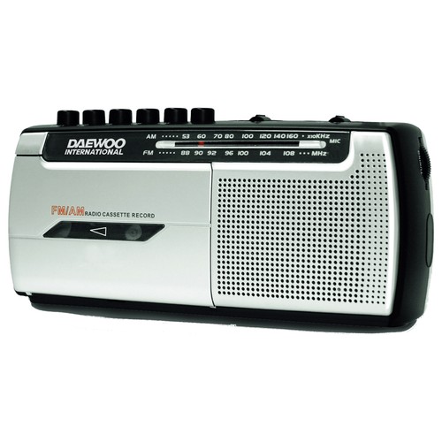 Radio cassette DAEWOO DRP-107, sintonizador de radio AM/FM, altavoz y micrófono integrado, graba radio y voz.
