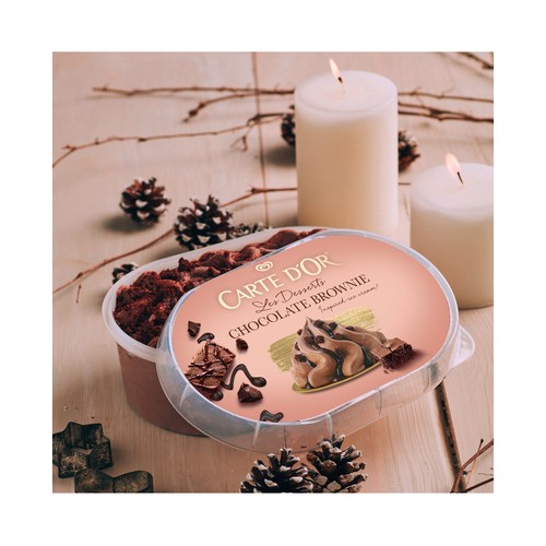 CARTE D'OR Les desserts de frigo tarrina de helado de chocolate con trocitos de brownie y salsa de chocolate 900 ml.