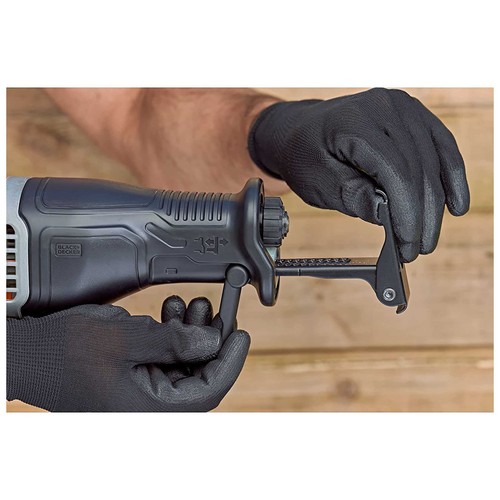 Sierra sable 750W, velocidad variable, 2800 rpm, BLACK + DECKER BES301-QS, incluye 2 hojas.