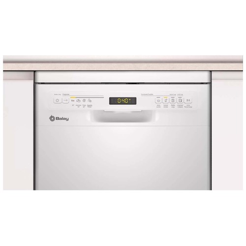 Lavavajillas BALAY 3VN-4030BA, capacidad: 10 servicios, clasificación energética: E, H: 84,5cm, A: 45cm, F: 60cm.