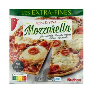 AUCHAN Pizza de mozzarella, tomates cereza, queso Edam y espinacas con masa extra fina 335 g. Producto Alcampo