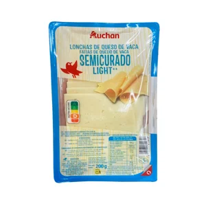 AUCHAN Queso de vaca semicurado light en lonchas 200 g Producto Alcampo.