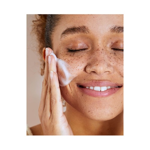 NIVEA Limpiador facial sólido con acción exfoliante y limpieza prounda NIVEA Naturally clean 75 cl.