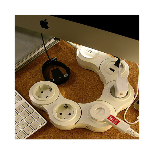Regleta inteligente WiFi con 4 enchufes y 2 puertos Usb, longitud cable 1,5m, EUROBRIC 2000.
