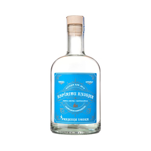 ESPÍRITU ENIGMA Vodka premium elaborado con agua de la Sierra Norte de Madrid botella de 70 cl.