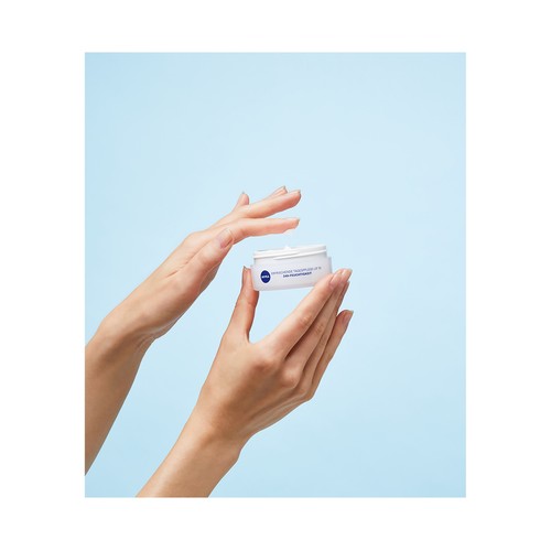 NIVEA Crema facial de día hidratante y refescante de día, para pieles normales a mixtas 50 ml.