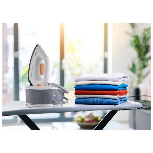 Centro de planchado BRAUN CareStyle Compact IS2132WH, suela FreeGlide 3D, presión de 5,5 bar.