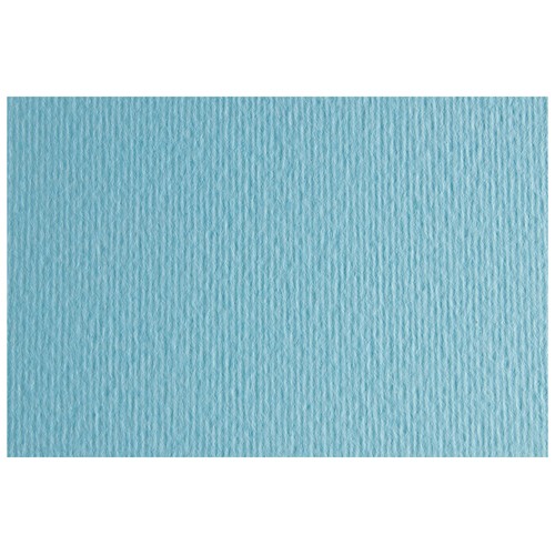 Cartulina con 2 texturas, una lisa y otra rugosa, color sólido azul claro, tamaño 50x70cm, SADIPAL.