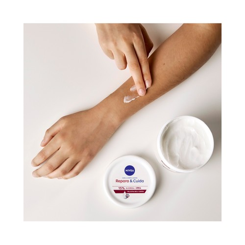 NIVEA Repara & cuida Crema corporal (cara, cuerpo y manos) hidratante, para pieles extra seca y ásperas 400 ml.