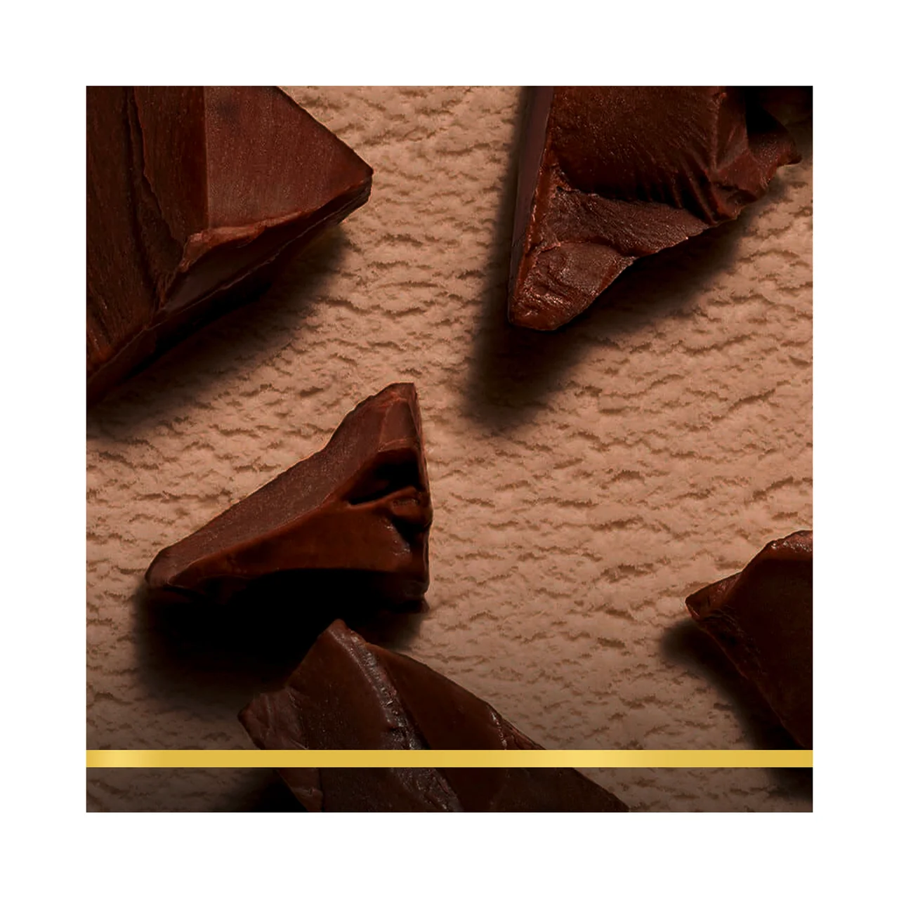 Bombón helado de crujiente chocolate con leche, relleno de chocolate 70% cacao collection 3 x 100 ml.