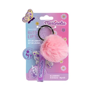 MARTINELIA World buttefly Bálsamo y brillo de labios infantil con sabor a arándano o fresa.