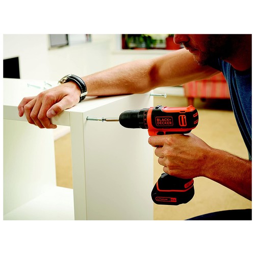 Taladro atornillador a batería, 2 baterías de litio 10.8V,  BLACK + DECKER BDCDD12KB-QW.