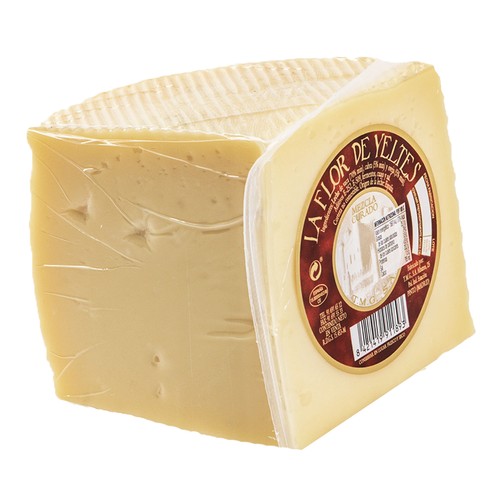 LA FLOR DE YELTES Queso mezcla semicurado, cuña.
