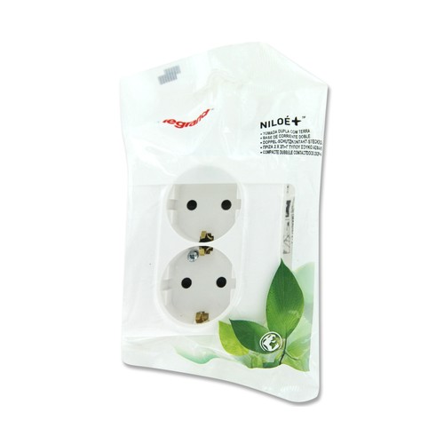 Base doble 2P+T 16A con protección infantil, blanco LEGRAND Niloe 1 Unidad