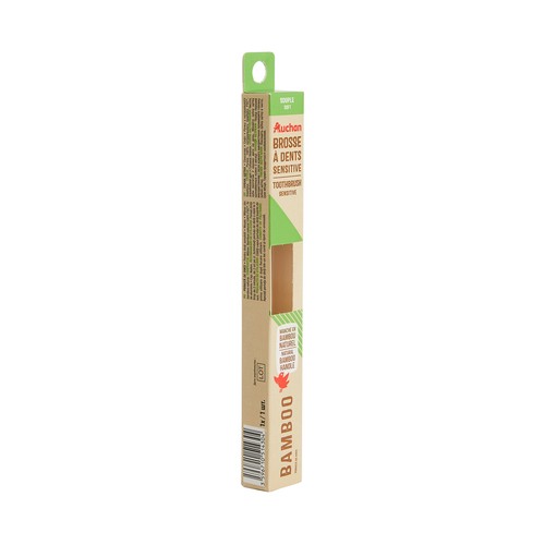 PRODUCTO ALCAMPO Cepillo de dientes con mango de bambú natural y cabezal con filamentos suaves.