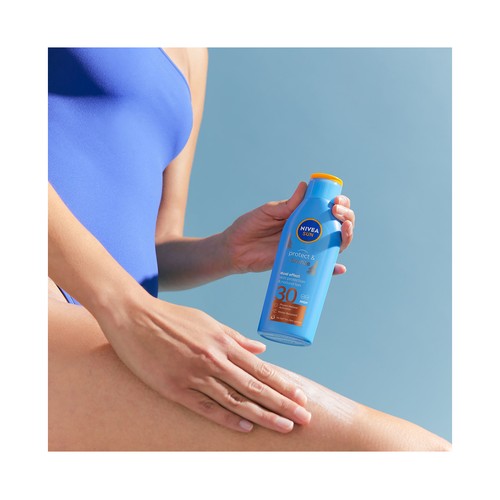 NIVEA Sun protege & broncea Leche solar protectora y activadora del bronceado, con factor de protección 30 (alto) 200 ml.