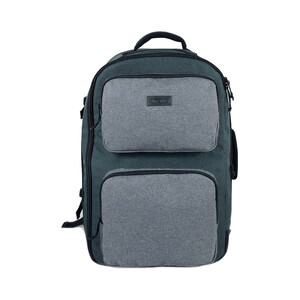 Mochila en tonos grises con varios compartimentos con capacidad para 20L, AIRPORT ALCAMPO.