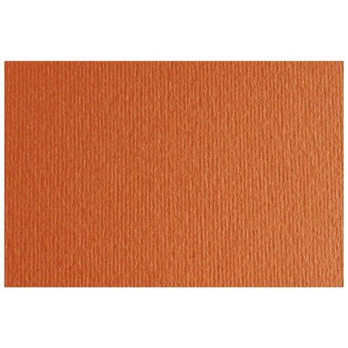 Cartulina con 2 texturas, una lisa y otra rugosa, color sólido naranja, tamaño 50x70cm, SADIPAL.