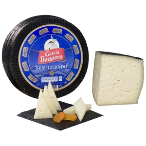 GARCÍA BAQUERO Queso semicurado de vaca, cabra y oveja, cuña.