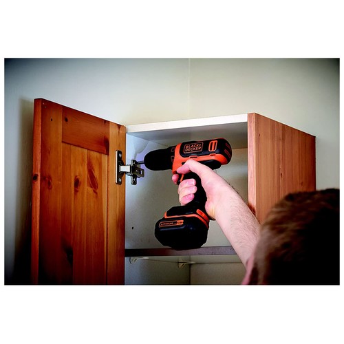 Taladro atornillador a batería, 2 baterías de litio 10.8V,  BLACK + DECKER BDCDD12KB-QW.