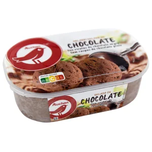 AUCHAN Tarrina de helado de chocolate con virutas de chocolate 1 l. Producto Alcampo