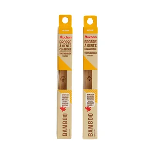 PRODUCTO ALCAMPO Cepillo de dientes clásico con mango de bambú natural y filamentos de dureza media.
