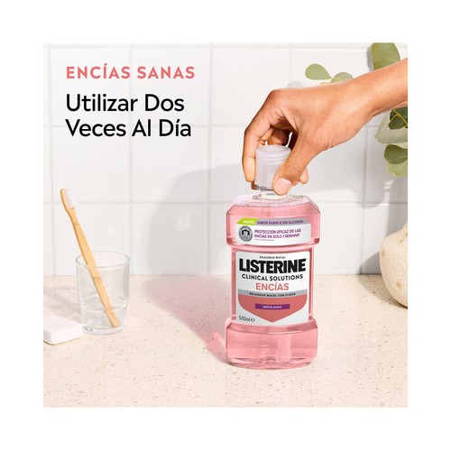 LISTERINE Clinical solutions encías Enjuague bucal con flúor y sabor a menta suave 500 ml.