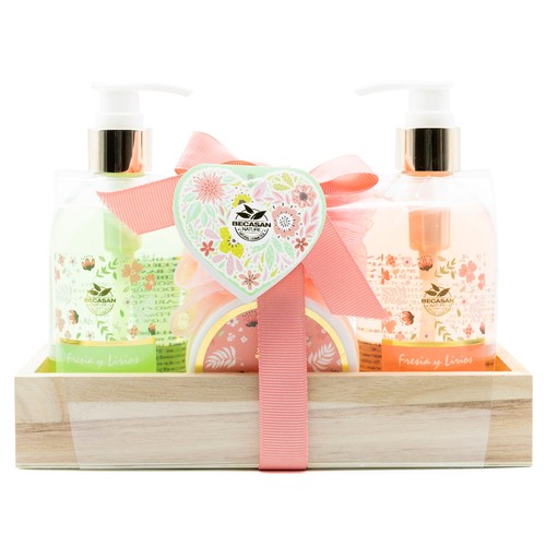 BECASAN NATURE Bandeja con productos con aroma a fresia y lirios, para la higiene personal.